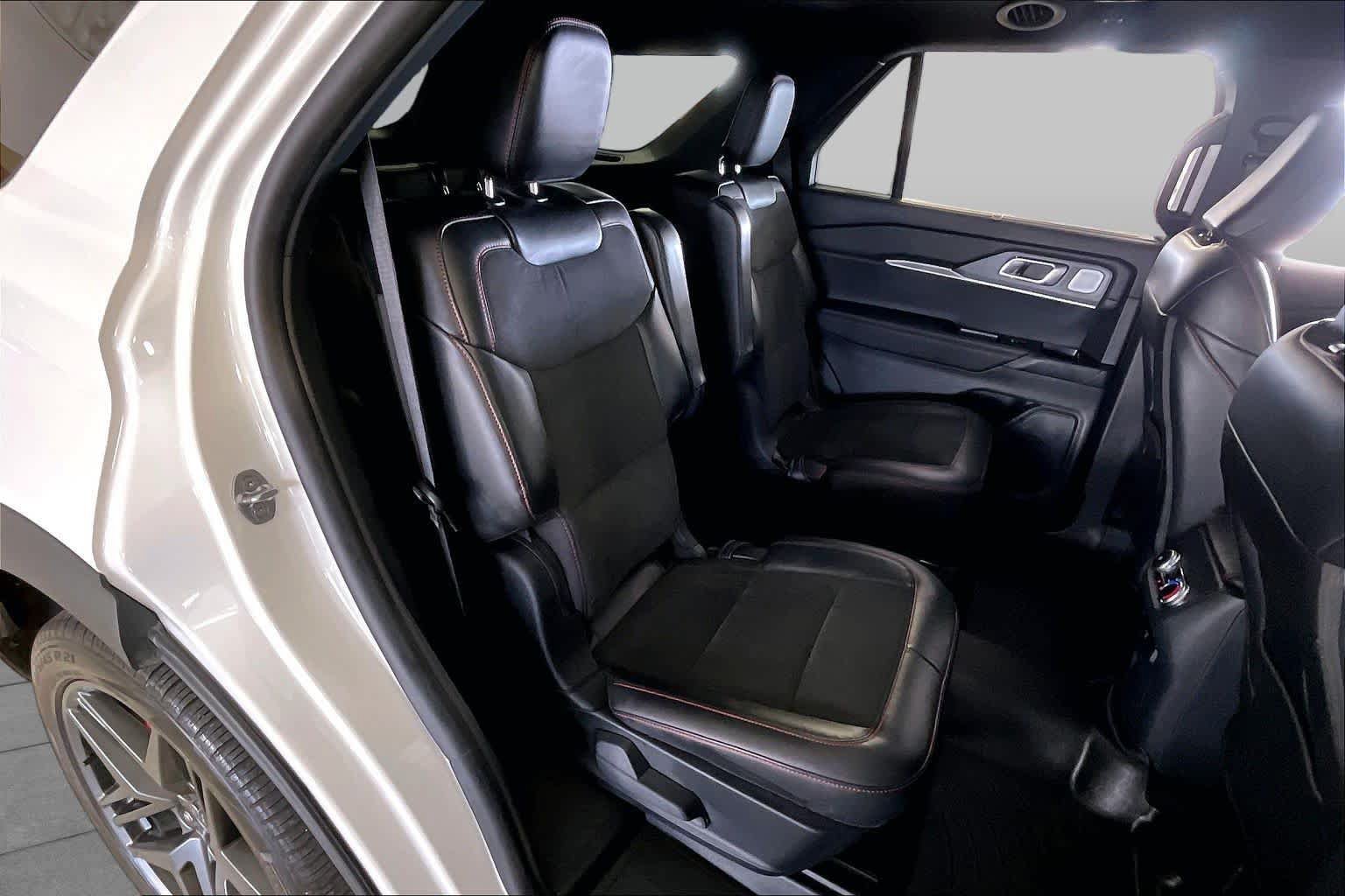 Used 2025 Ford Explorer ST AWD/4WD image 18