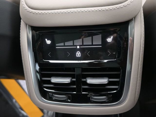 New 2026 Volvo XC90 B6 Ultra w/ Lounge Package image 35