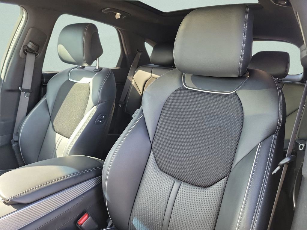 Used 2025 Genesis GV70 2.5T Sport Prestige w/ Sport Prestige Package image 26