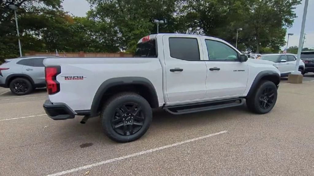 New 2025 Chevrolet Colorado Trail Boss w/ Off-Road Front Bumper Package image 9
