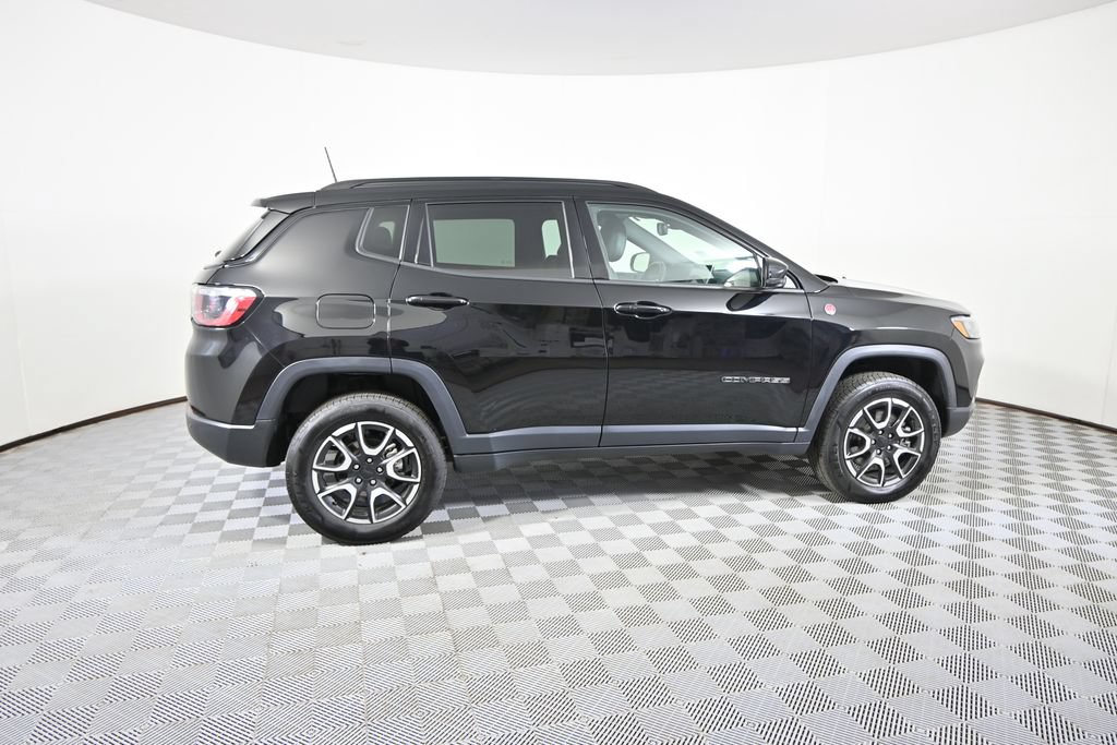 Used 2024 Jeep Compass Trailhawk AWD/4WD image 7