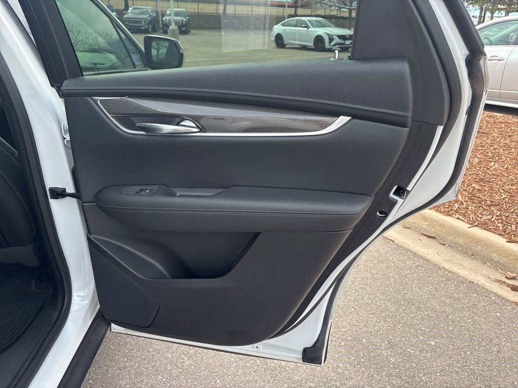 Certified 2022 Cadillac XT5 Sportv w/ LPO, ONYX Package image 21