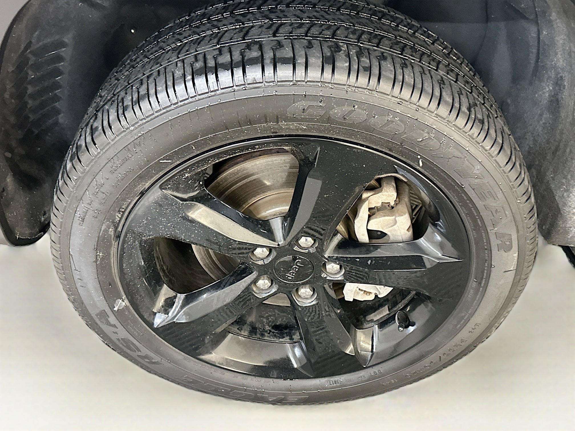 Used 2023 Jeep Grand Cherokee L Laredo image 11