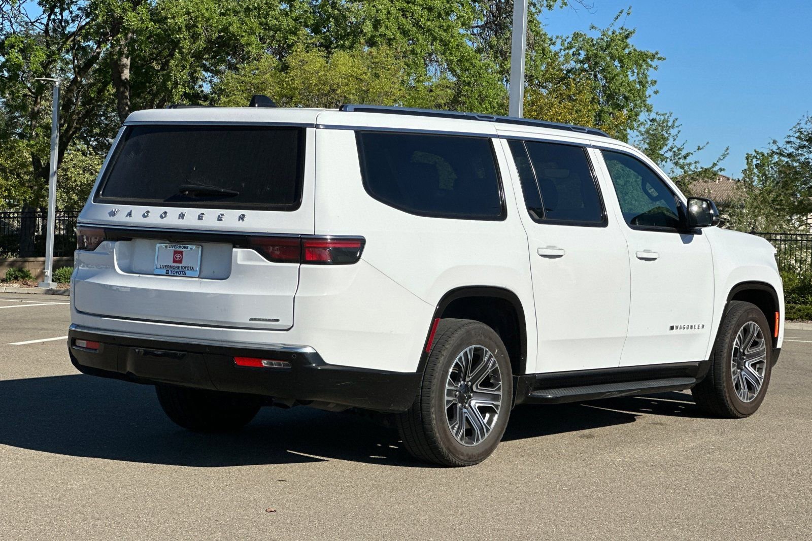 Used 2024 Jeep Wagoneer L Series II w/ Flexible Seating Group image 4