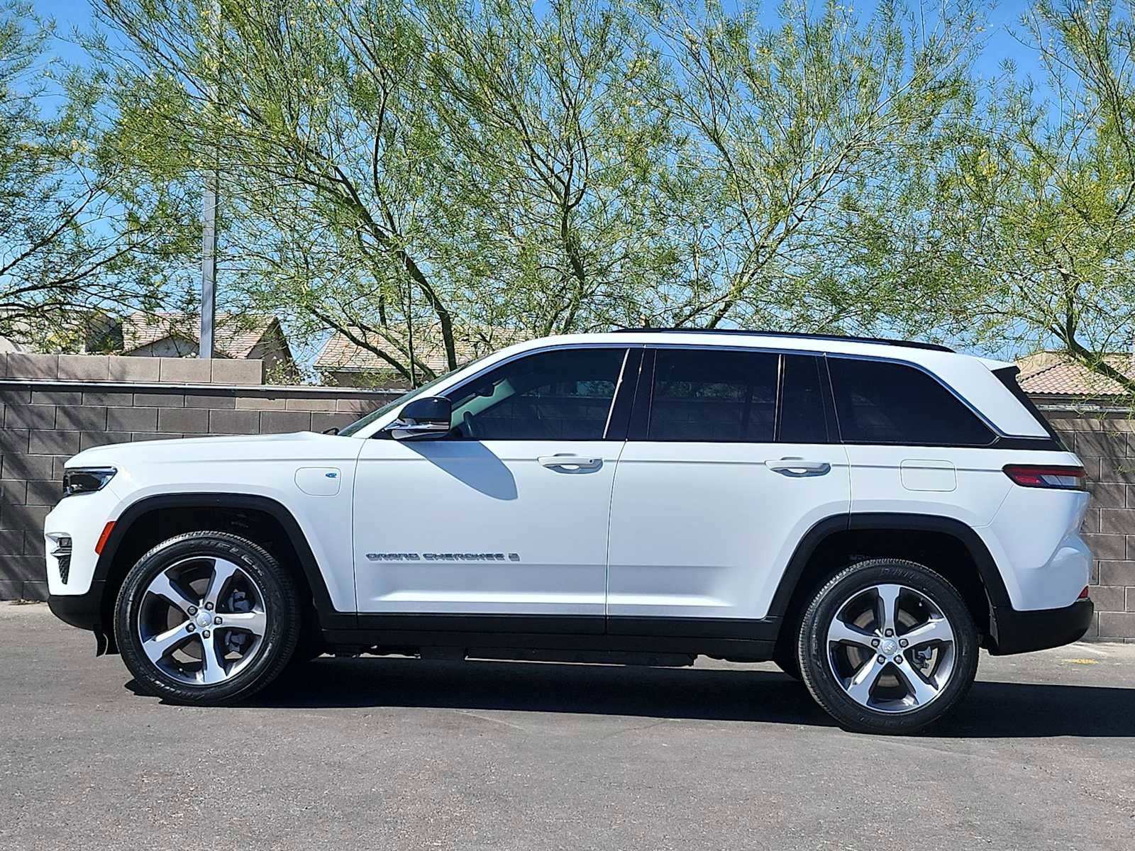 Used 2023 Jeep Grand Cherokee 4WD 4xe image 6