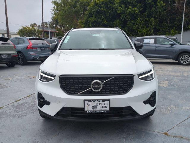Certified 2023 Volvo XC40 B5 Plus w/ Protection Package Premier AWD/4WD image 8