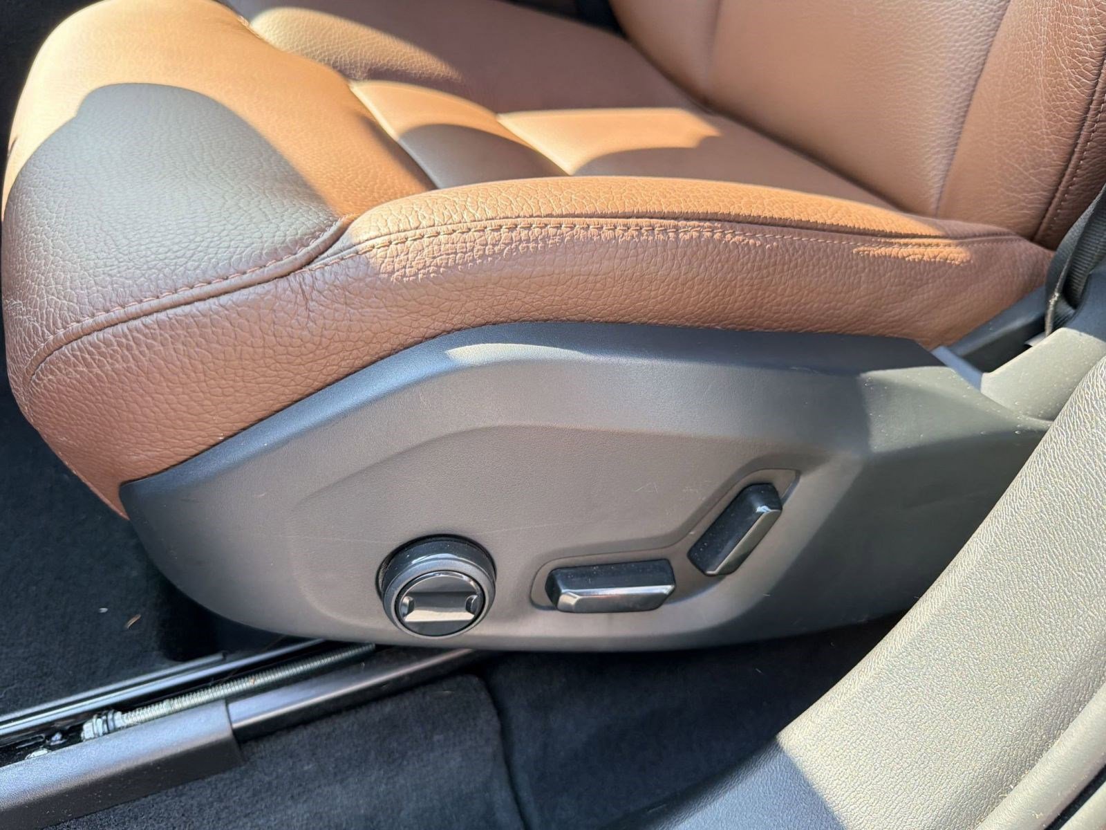 Certified 2024 Volvo XC60 B5 Plus w/ Climate Package AWD/4WD image 14