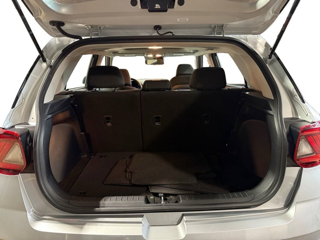 Used 2023 Hyundai Venue SEL FWD image 20