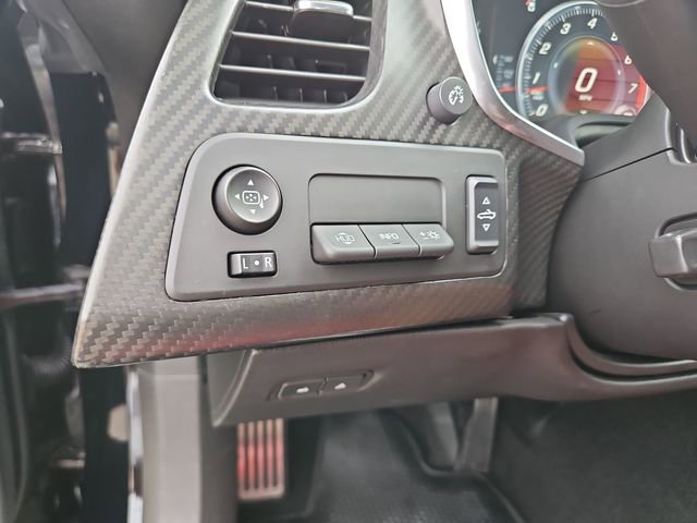 Used 2015 Chevrolet Corvette Z06 w/ 3LZ Preferred Equipment Group image 17
