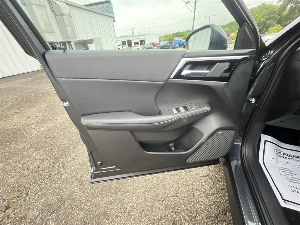 New 2025 Mitsubishi Outlander SE image 13