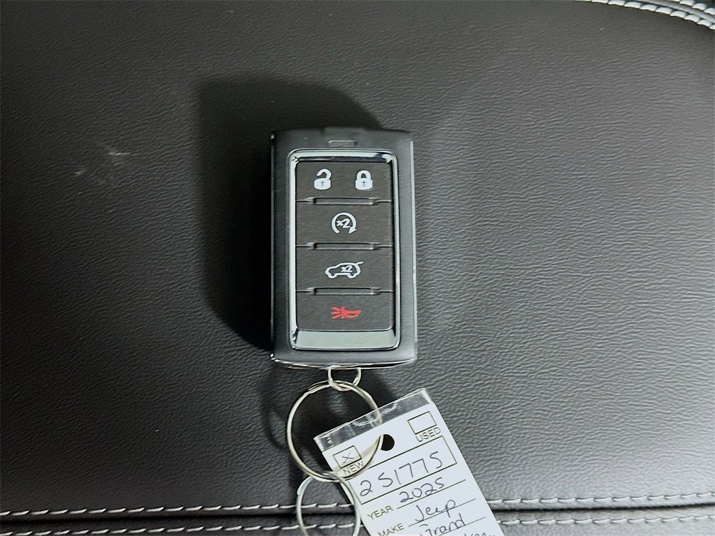 New 2025 Jeep Grand Cherokee Laredo X w/ Luxury Tech Group I image 20