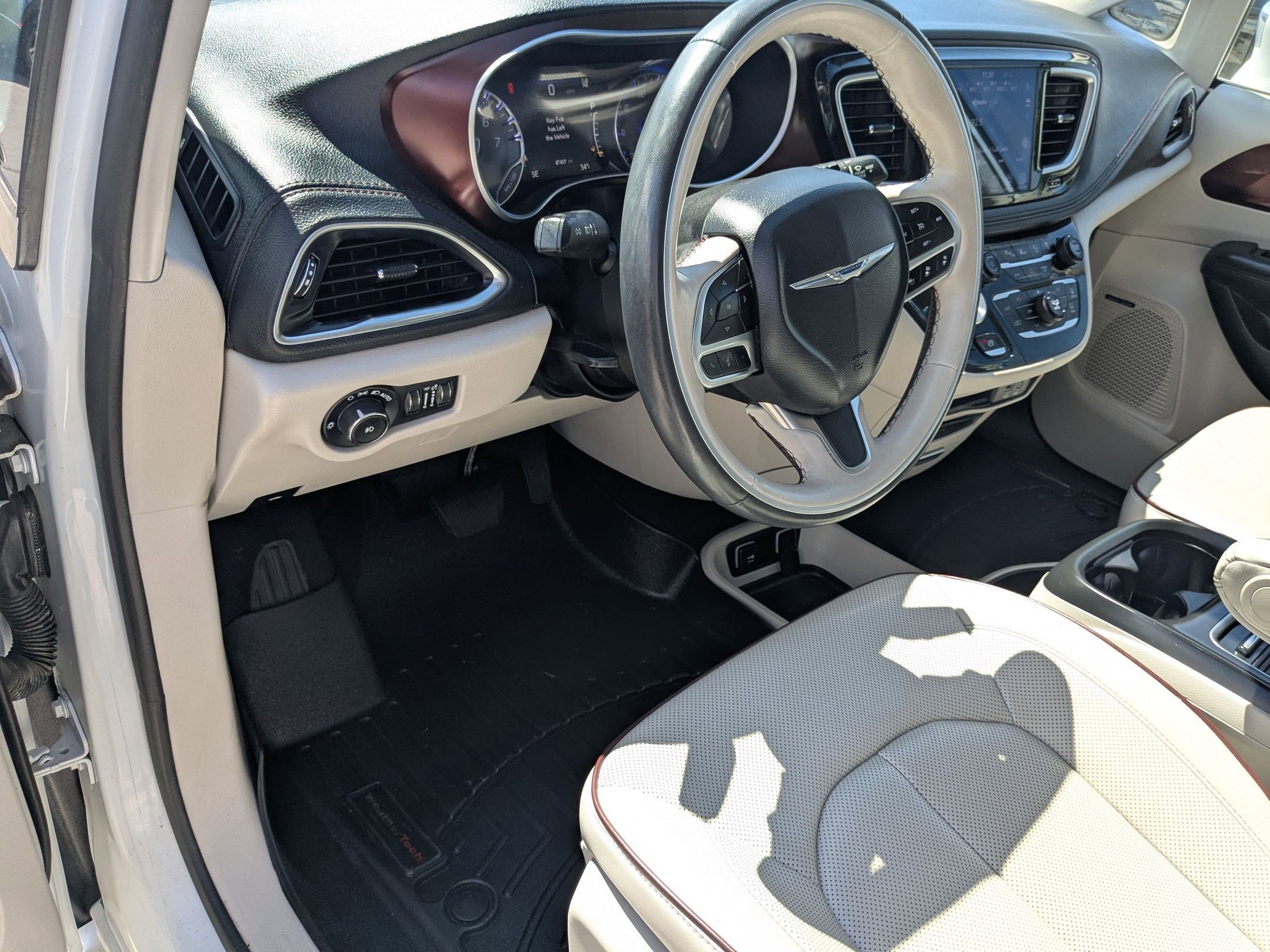 Used 2020 Chrysler Pacifica Limited w/ Advanced Safetytec Group FWD image 15