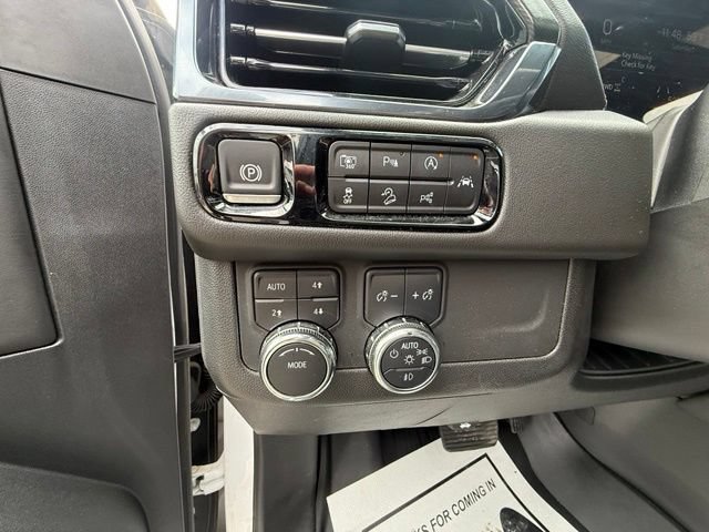 Used 2025 GMC Yukon AT4 w/ AT4 Premium Package AWD/4WD image 31