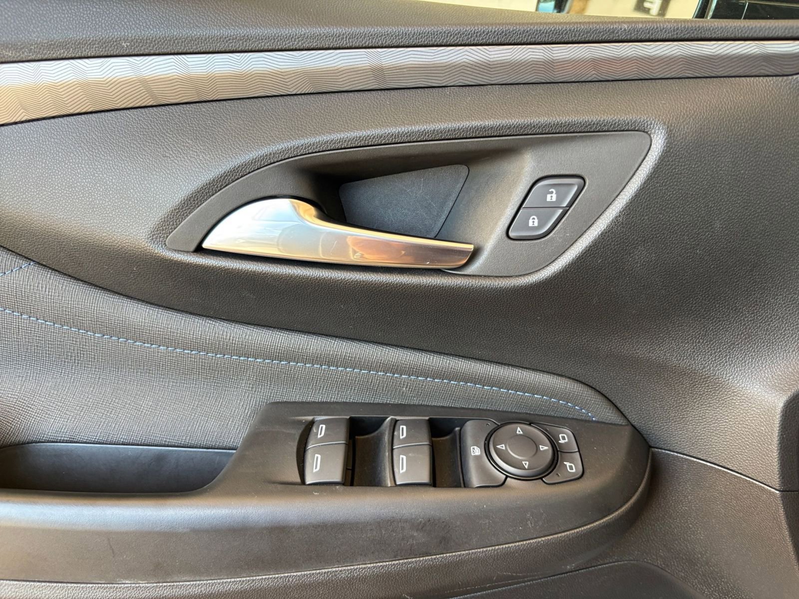 Used 2025 Buick Envista Sport Touring image 20