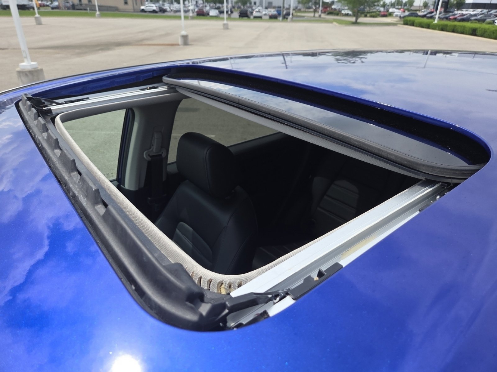 Used 2025 Honda CR-V EX-L image 3