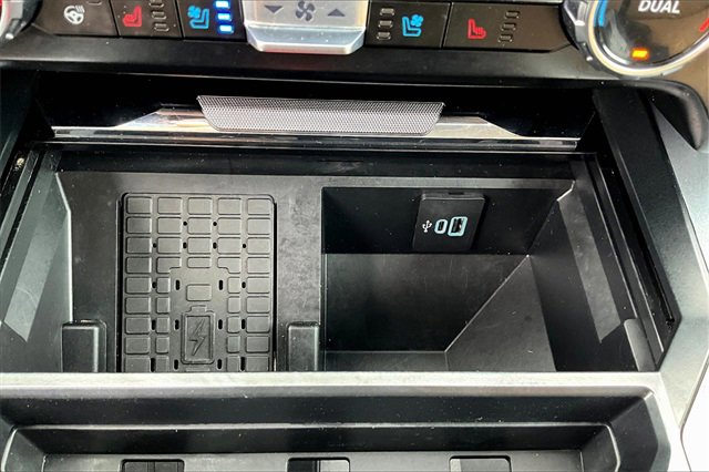 Used 2024 Ford F250 Lariat w/ Chrome Package image 23