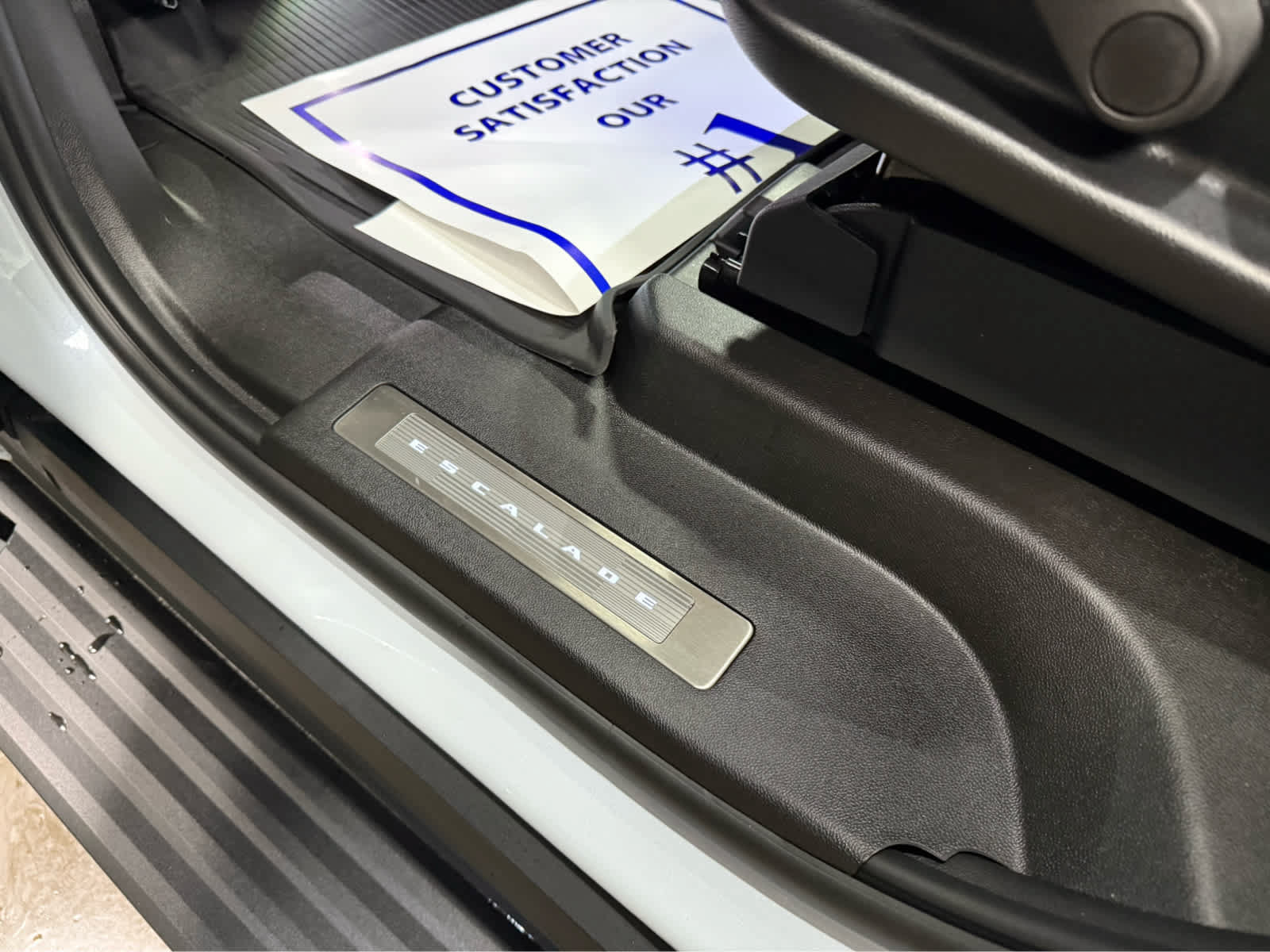 Used 2026 Cadillac Escalade Luxury w/ LPO, Floor Liner Package AWD/4WD image 32