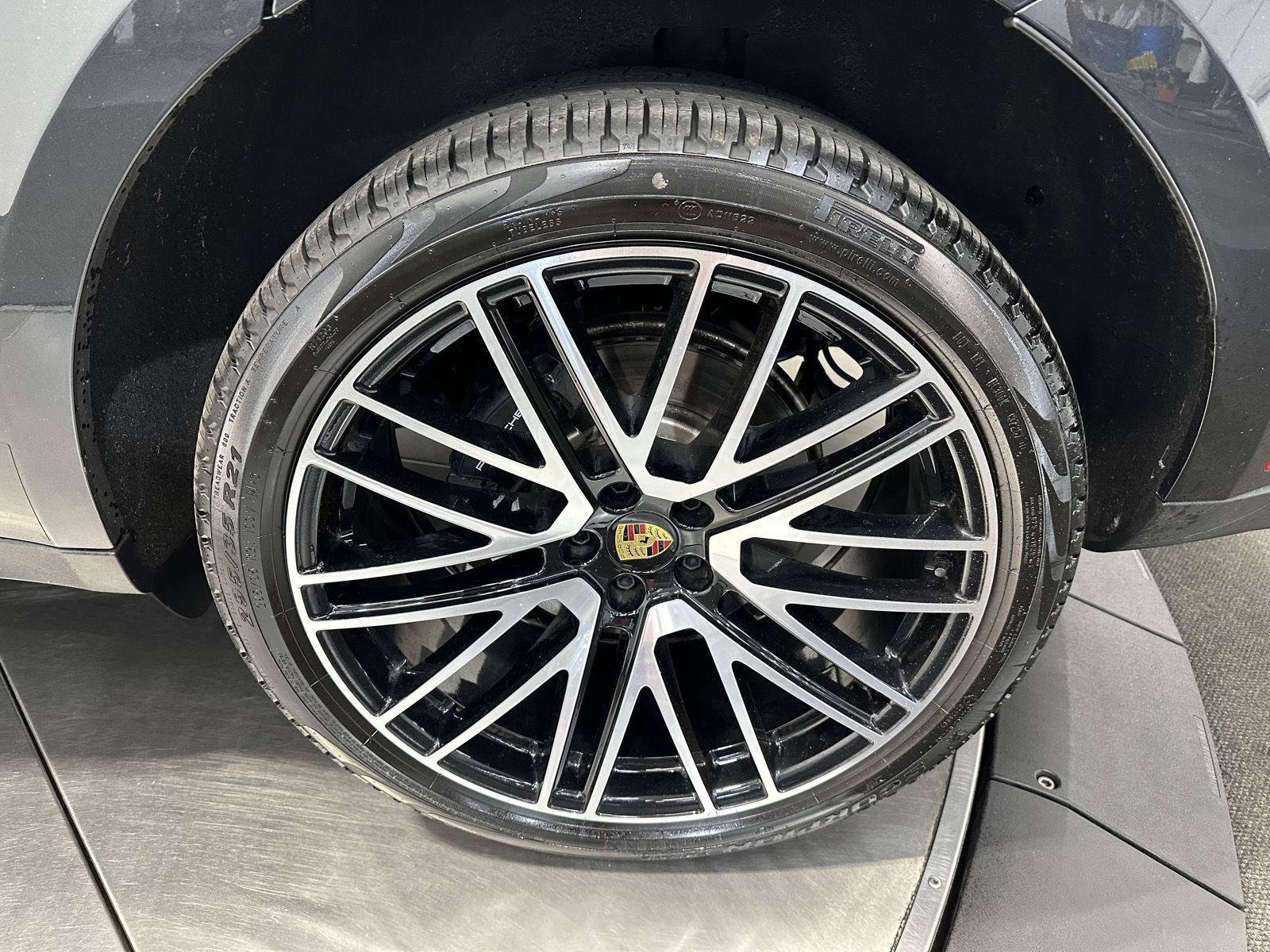 Certified 2026 Porsche Macan AWD/4WD image 12