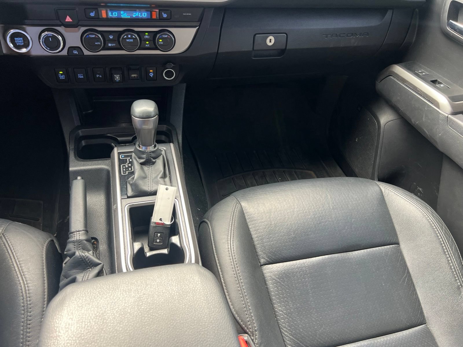 Used 2023 Toyota Tacoma Limited w/ Nightshade Package AWD/4WD image 33