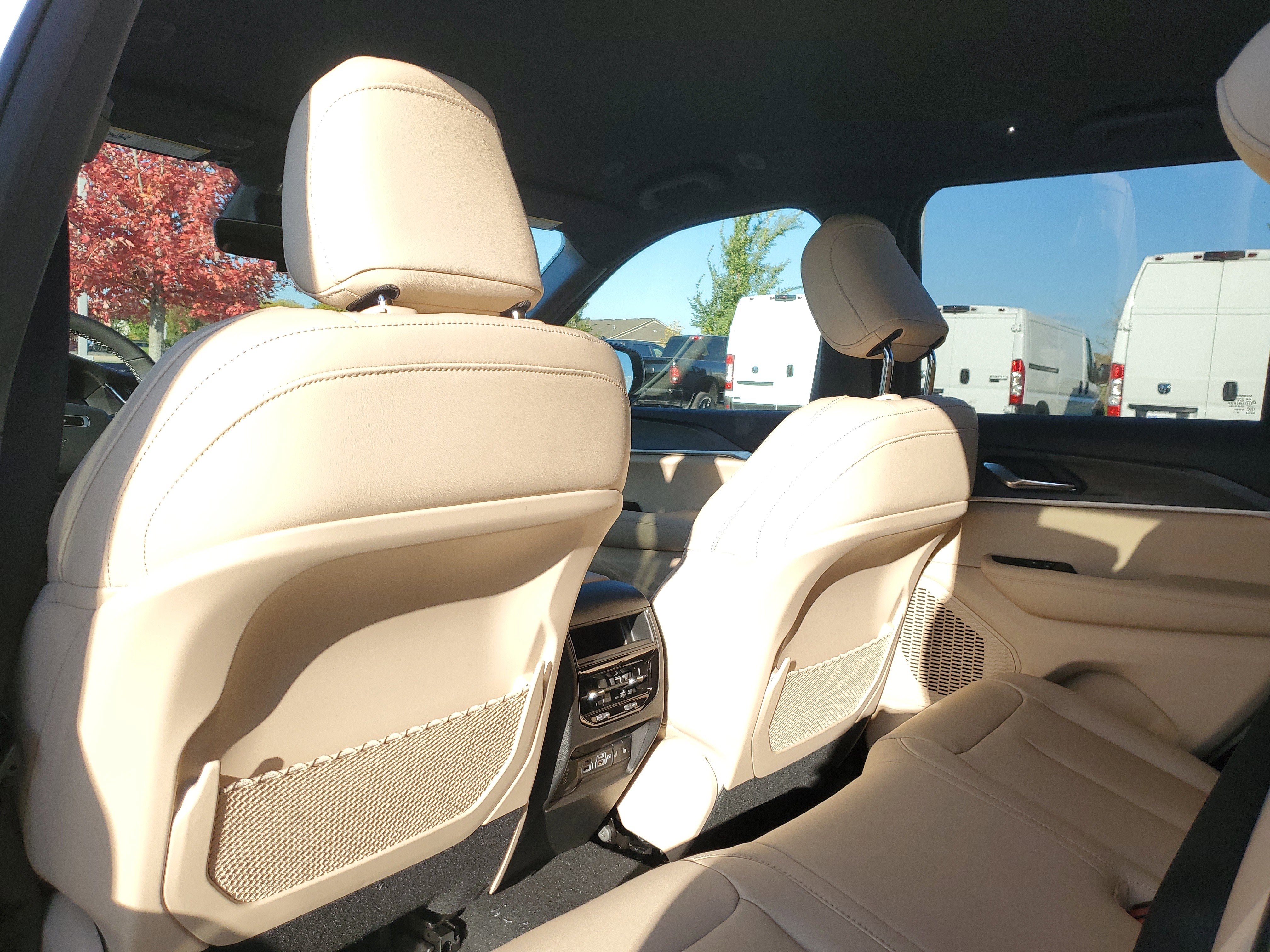 New 2025 Jeep Grand Cherokee Limited image 11