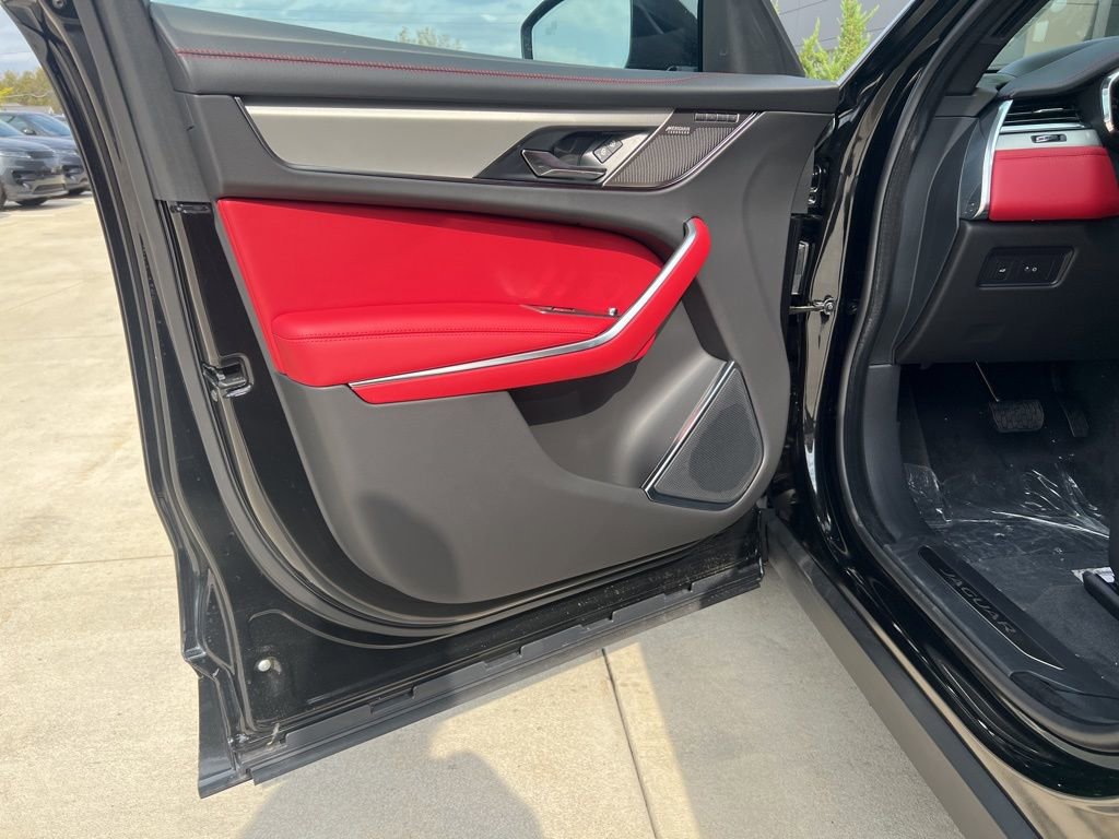 Used 2025 Jaguar F-PACE R-Dynamic S image 12