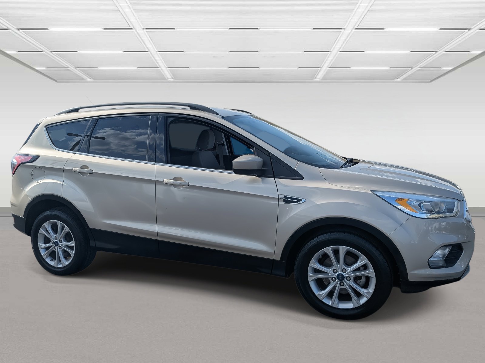 Used 2017 Ford Escape SE w/ Equipment Group 201A image 5