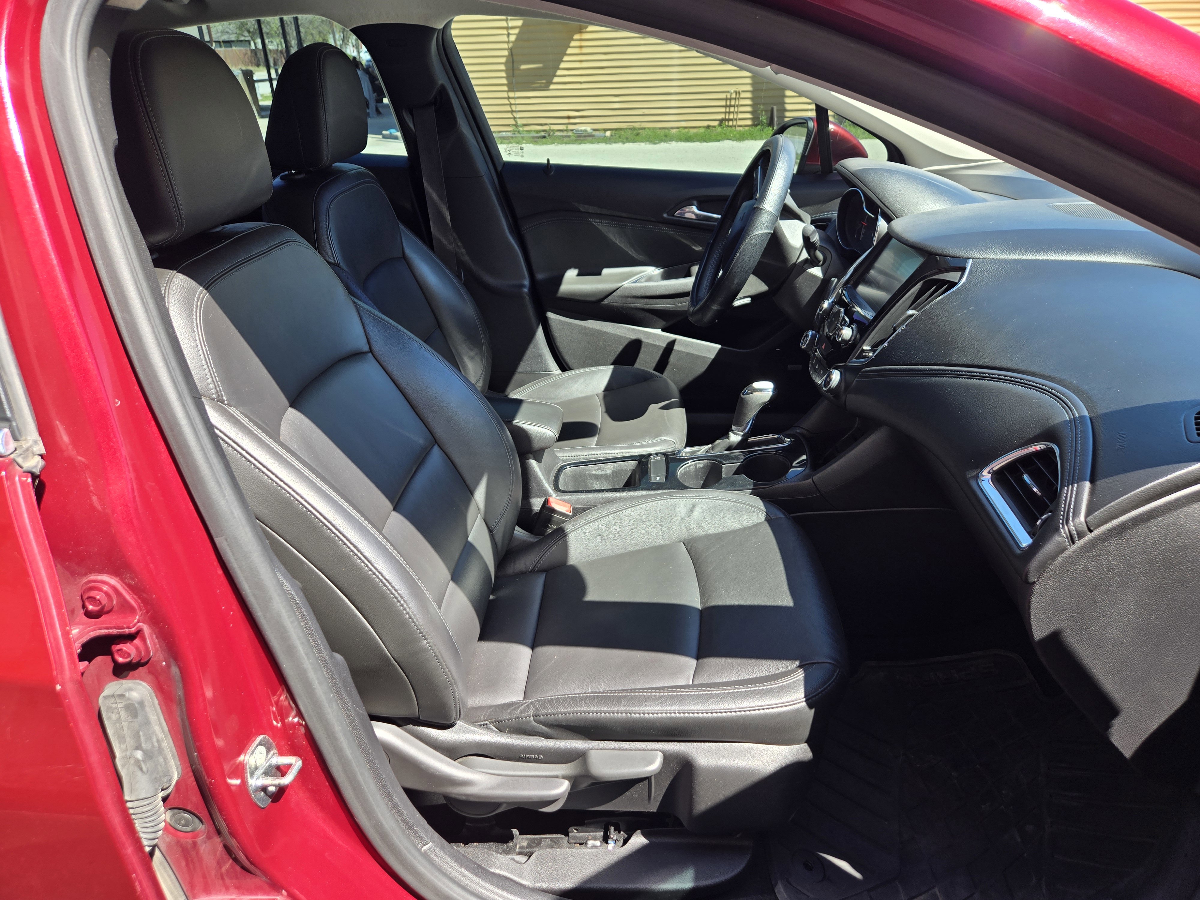 Used 2017 Chevrolet Cruze LT FWD image 9