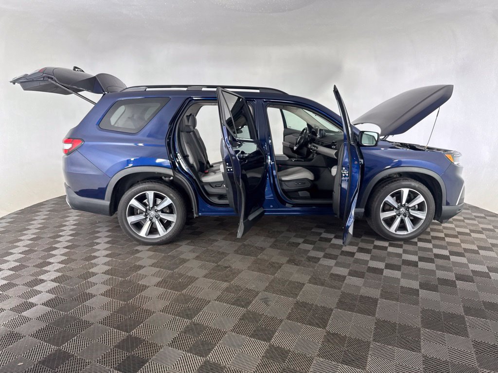 Certified 2025 Honda Pilot Touring image 21