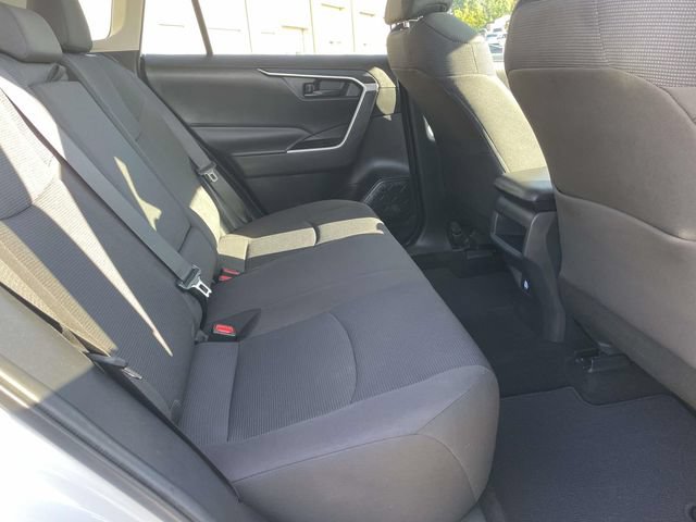 Used 2021 Toyota RAV4 LE FWD image 15