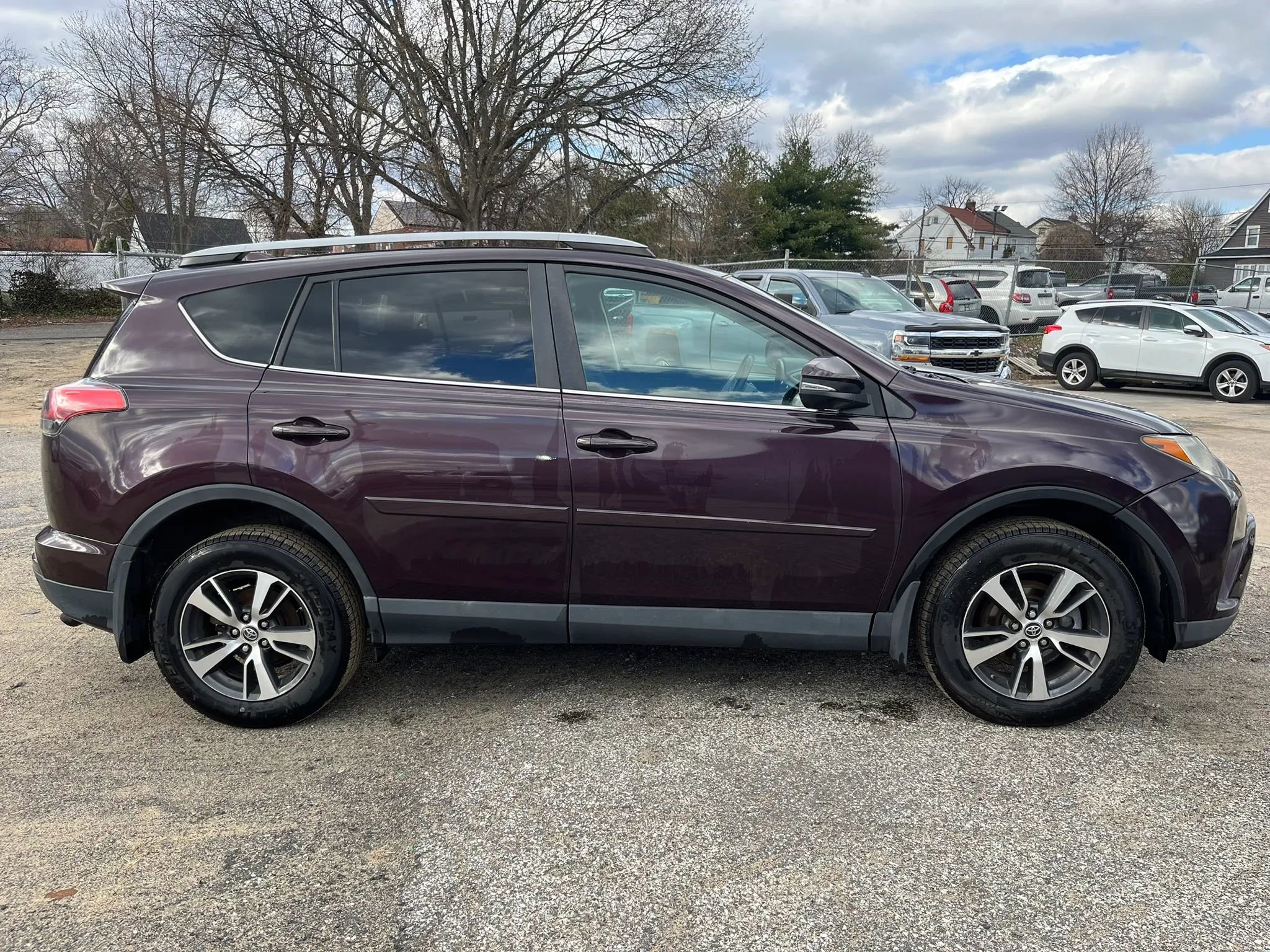 Used 2017 Toyota RAV4 XLE image 4