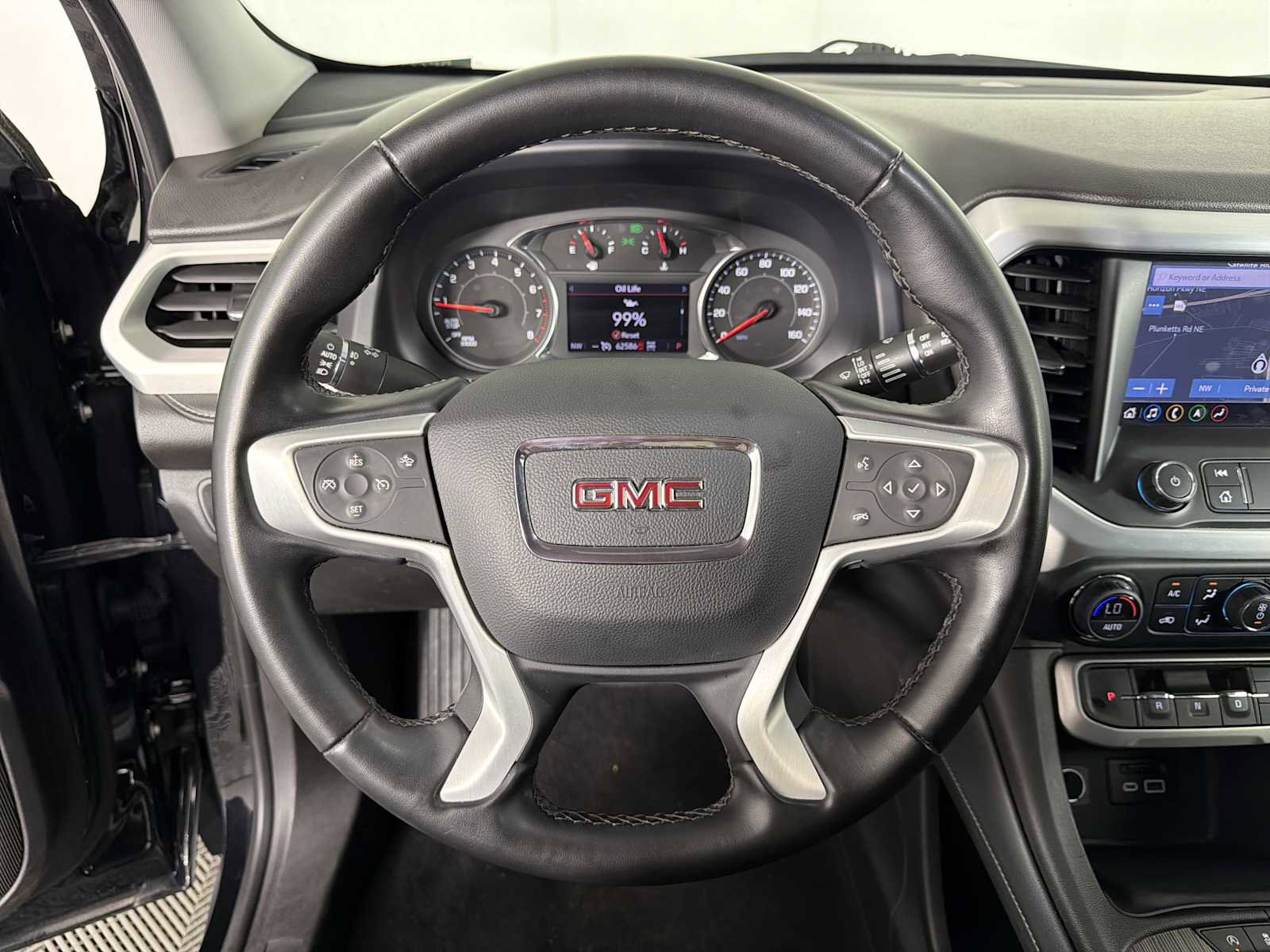 Used 2023 GMC Acadia SLT image 23
