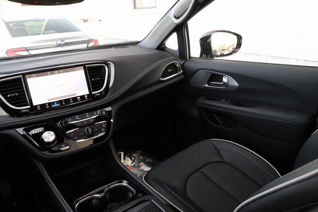 New 2026 Chrysler Pacifica Limited w/ S Appearance Package image 27