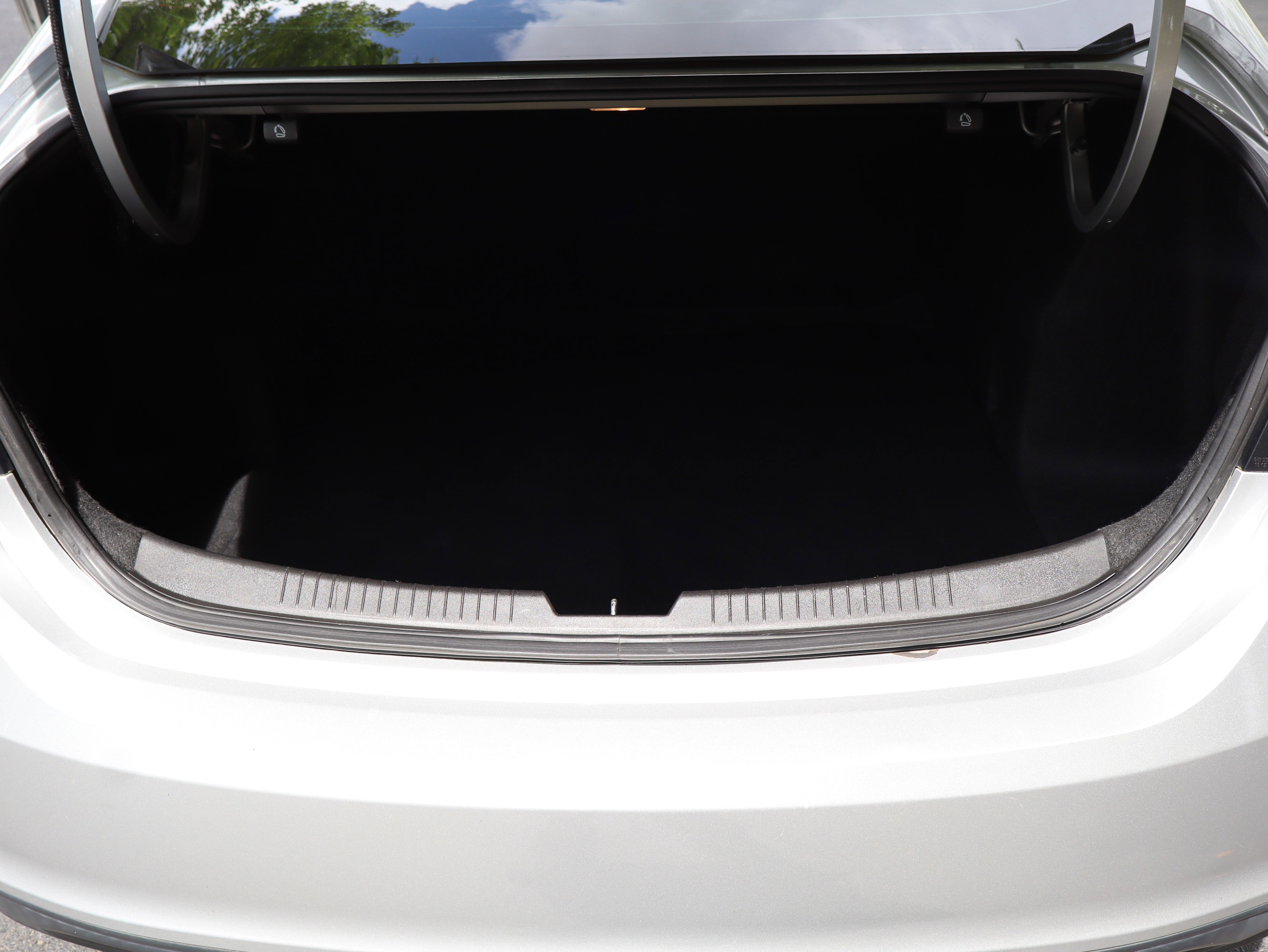 Used 2016 Chevrolet Malibu LT image 41