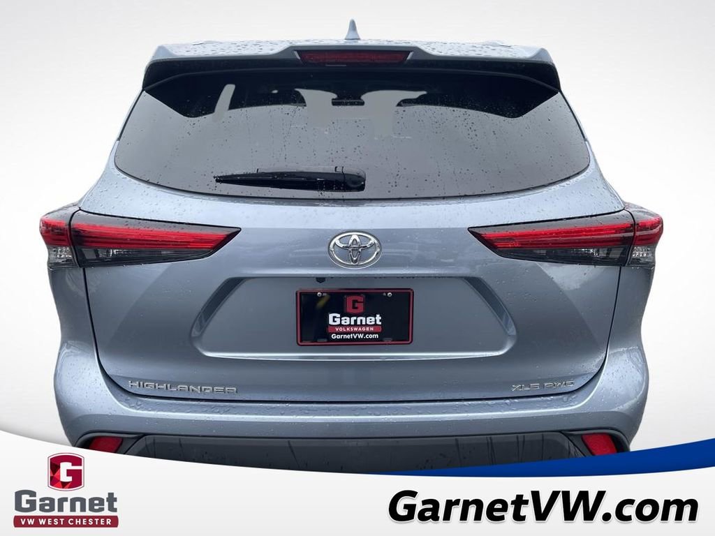 Used 2020 Toyota Highlander XLE image 4