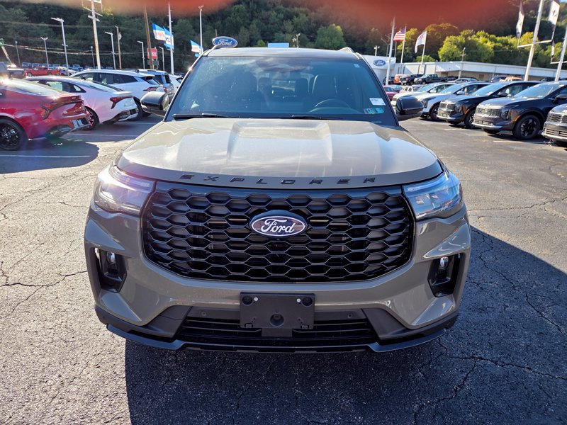 New 2027 Ford Explorer ST-Line w/ Premium Package AWD/4WD image 2