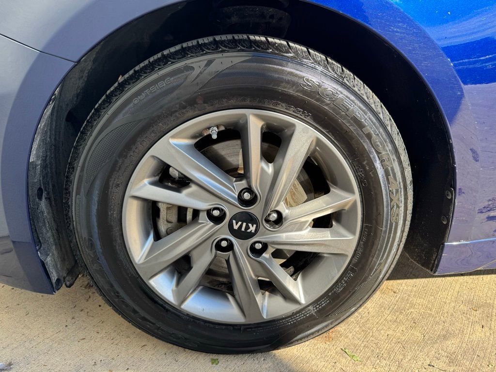 Used 2019 Kia Optima LX image 10