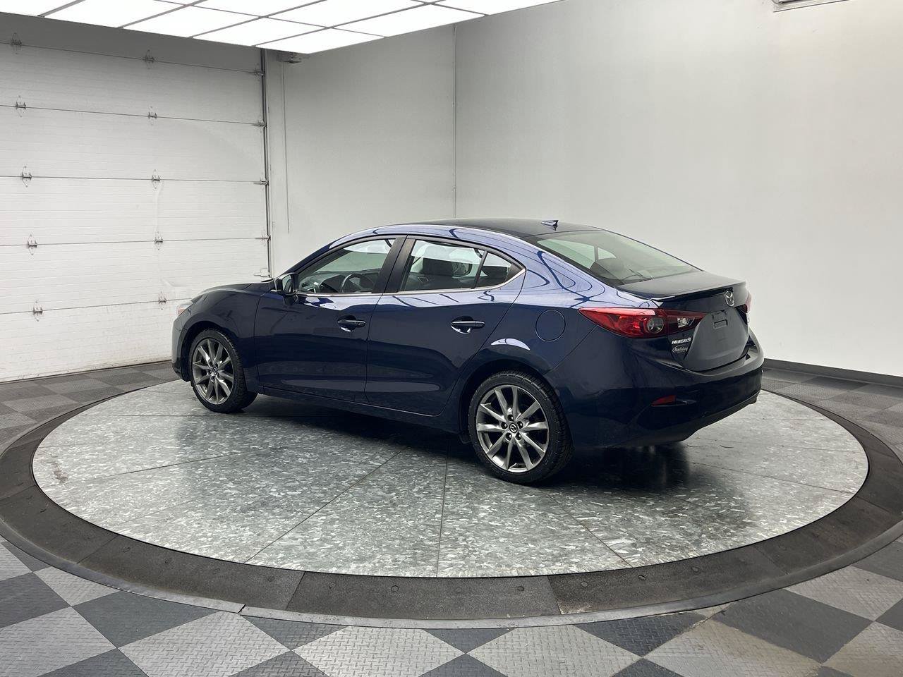 Used 2018 MAZDA MAZDA3 Touring FWD image 2