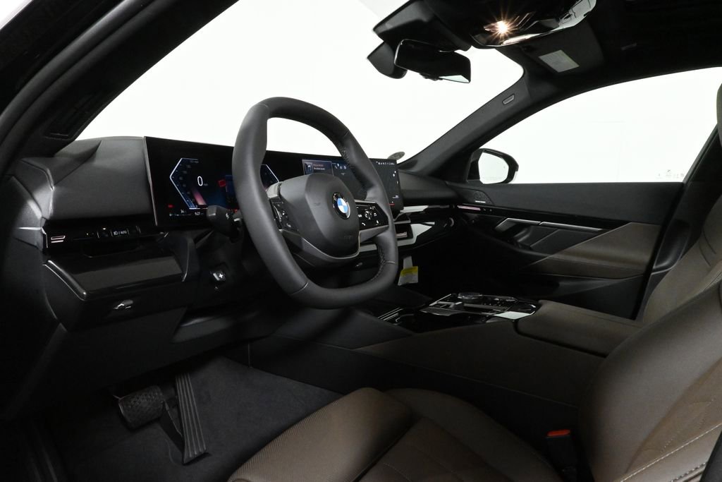 Used 2026 BMW 530i xDrive w/ Premium Package image 15