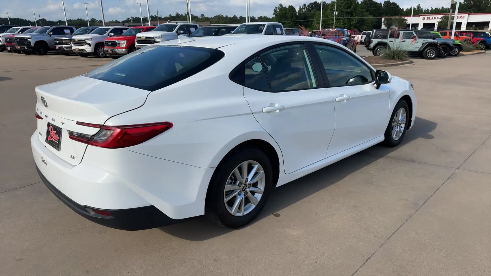 Used 2025 Toyota Camry LE FWD image 9
