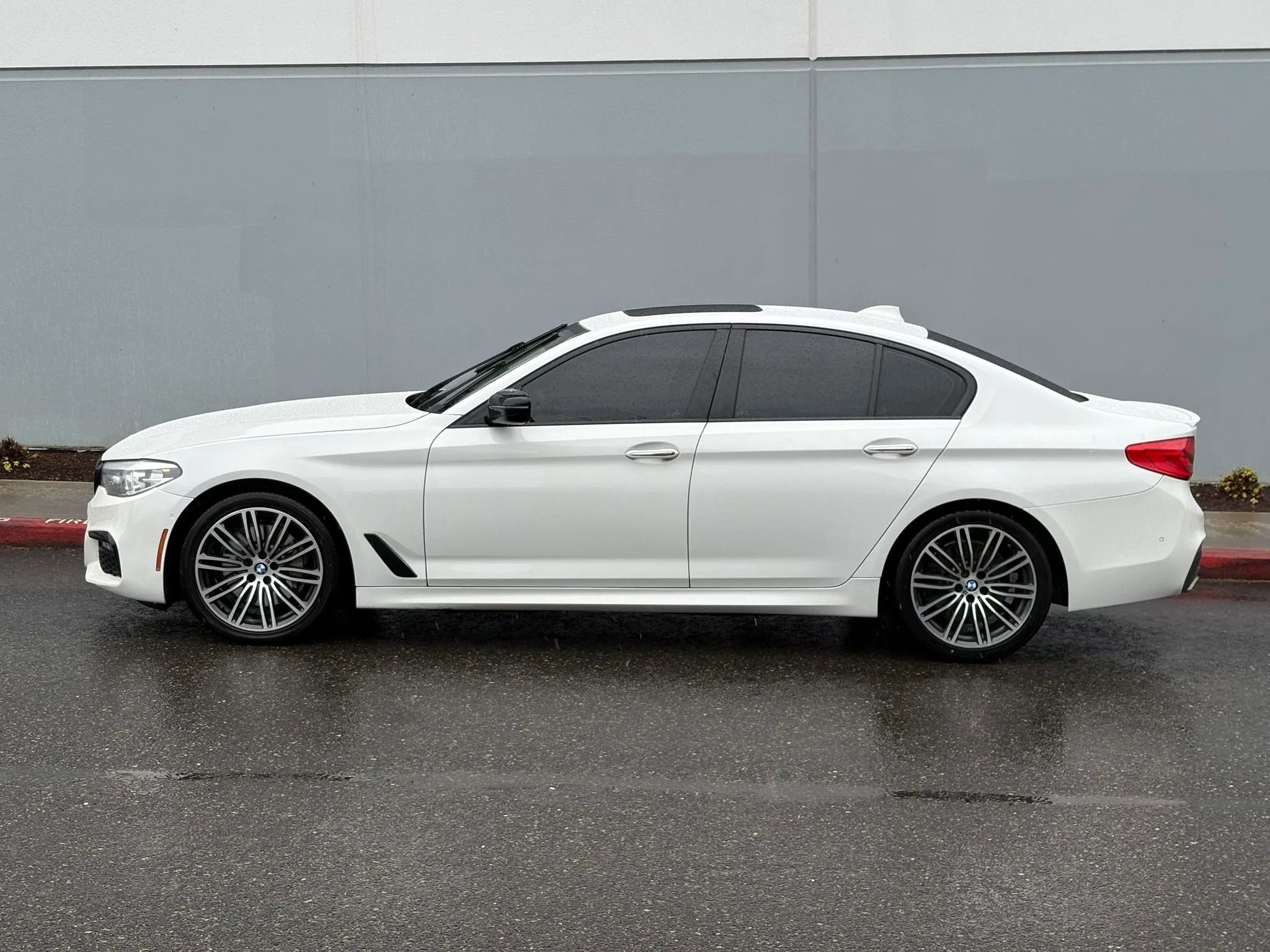 Used 2018 BMW 540i RWD image 3