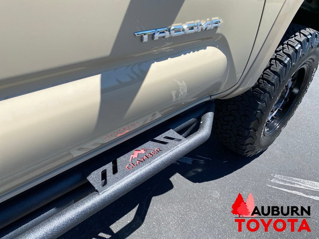 Used 2018 Toyota Tacoma TRD Sport AWD/4WD image 11