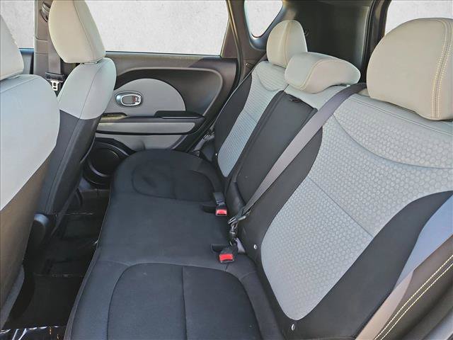 Used 2015 Kia Soul + FWD image 23