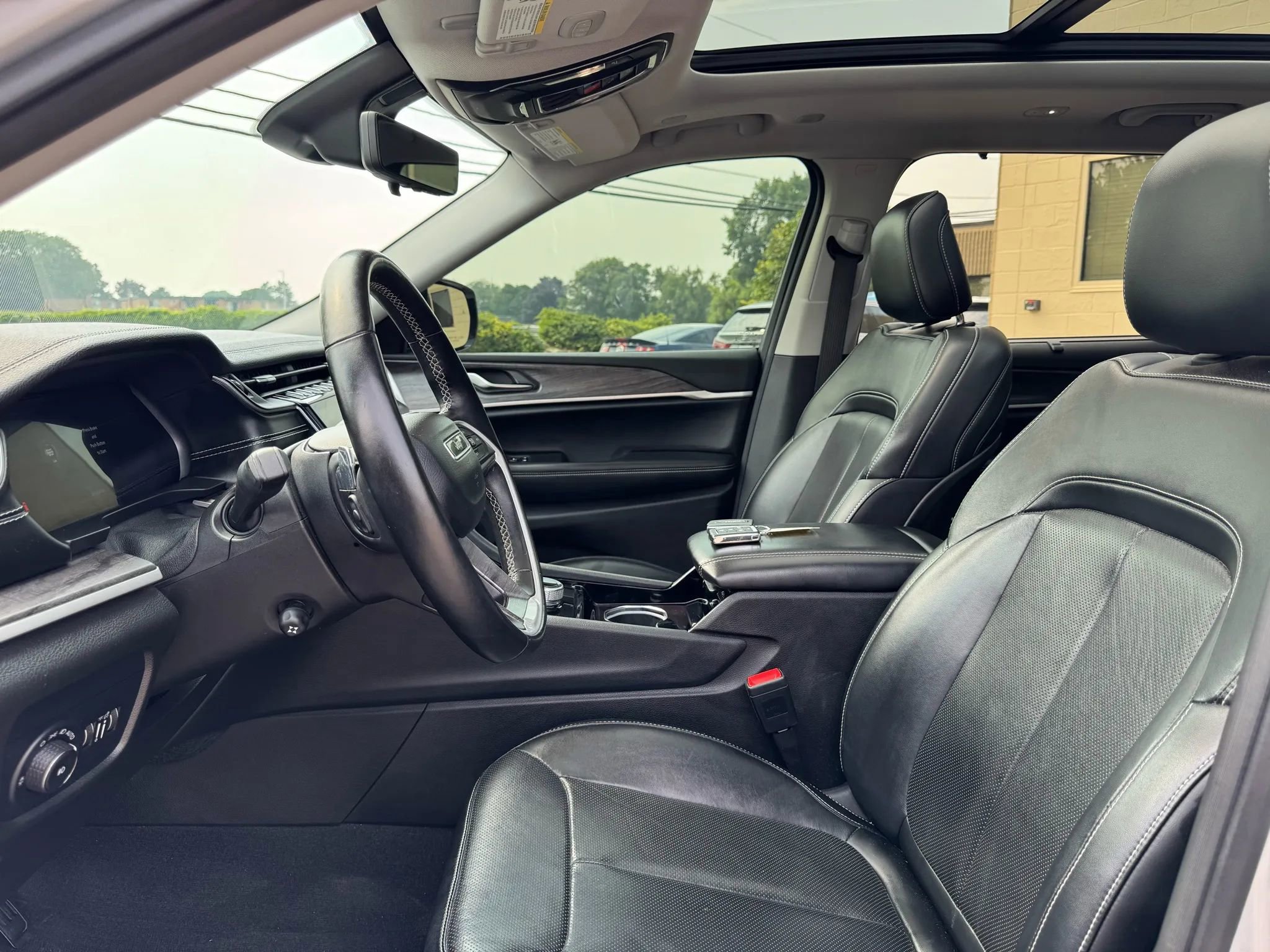 Used 2021 Jeep Grand Cherokee L Limited w/ Luxury Tech Group II image 19