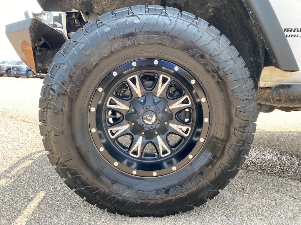 Used 2014 Jeep Wrangler Unlimited Rubicon w/ Connectivity Group AWD/4WD image 25