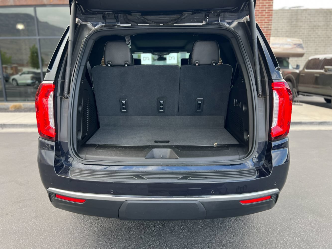 Used 2021 GMC Yukon SLT w/ Rear Media and Nav Package AWD/4WD image 34