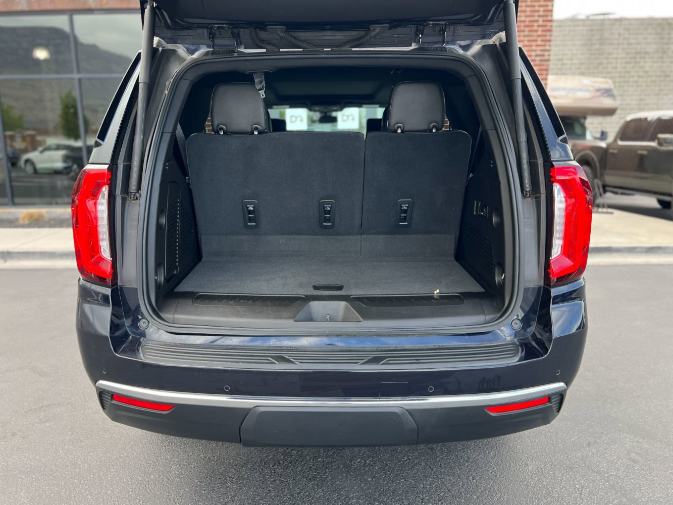 Used 2021 GMC Yukon SLT w/ Rear Media and Nav Package AWD/4WD image 34