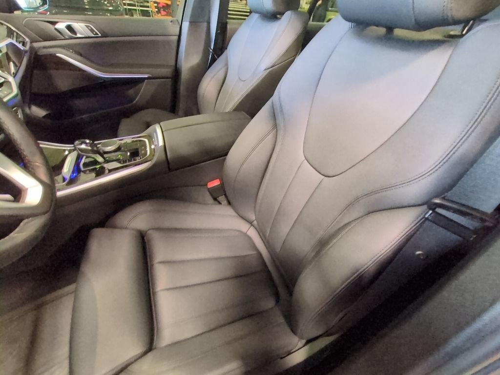 Used 2021 BMW X5 xDrive40i w/ Convenience Package image 11