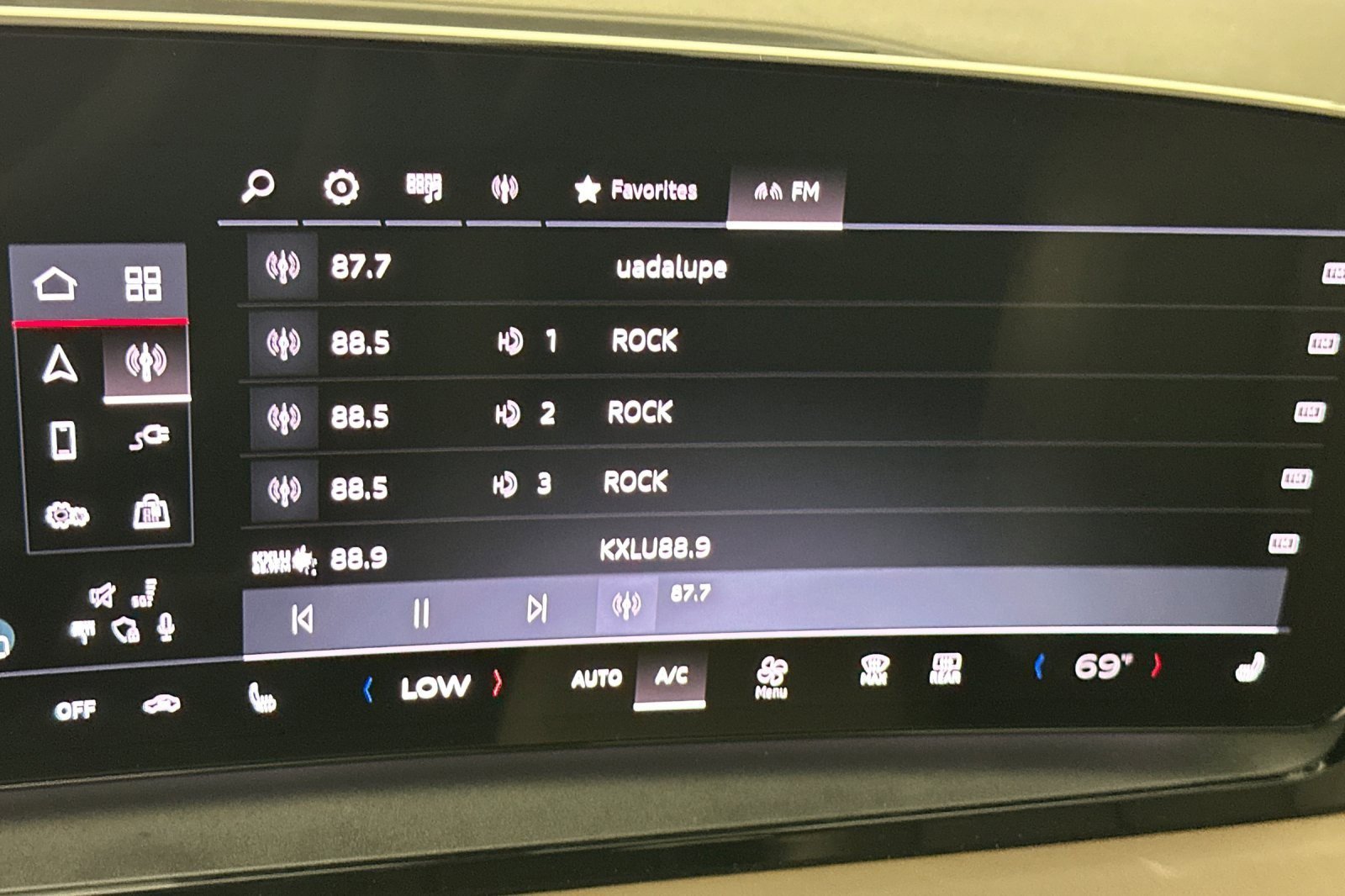 Used 2025 Audi Q6 e-tron Premium w/ Convenience Package image 17