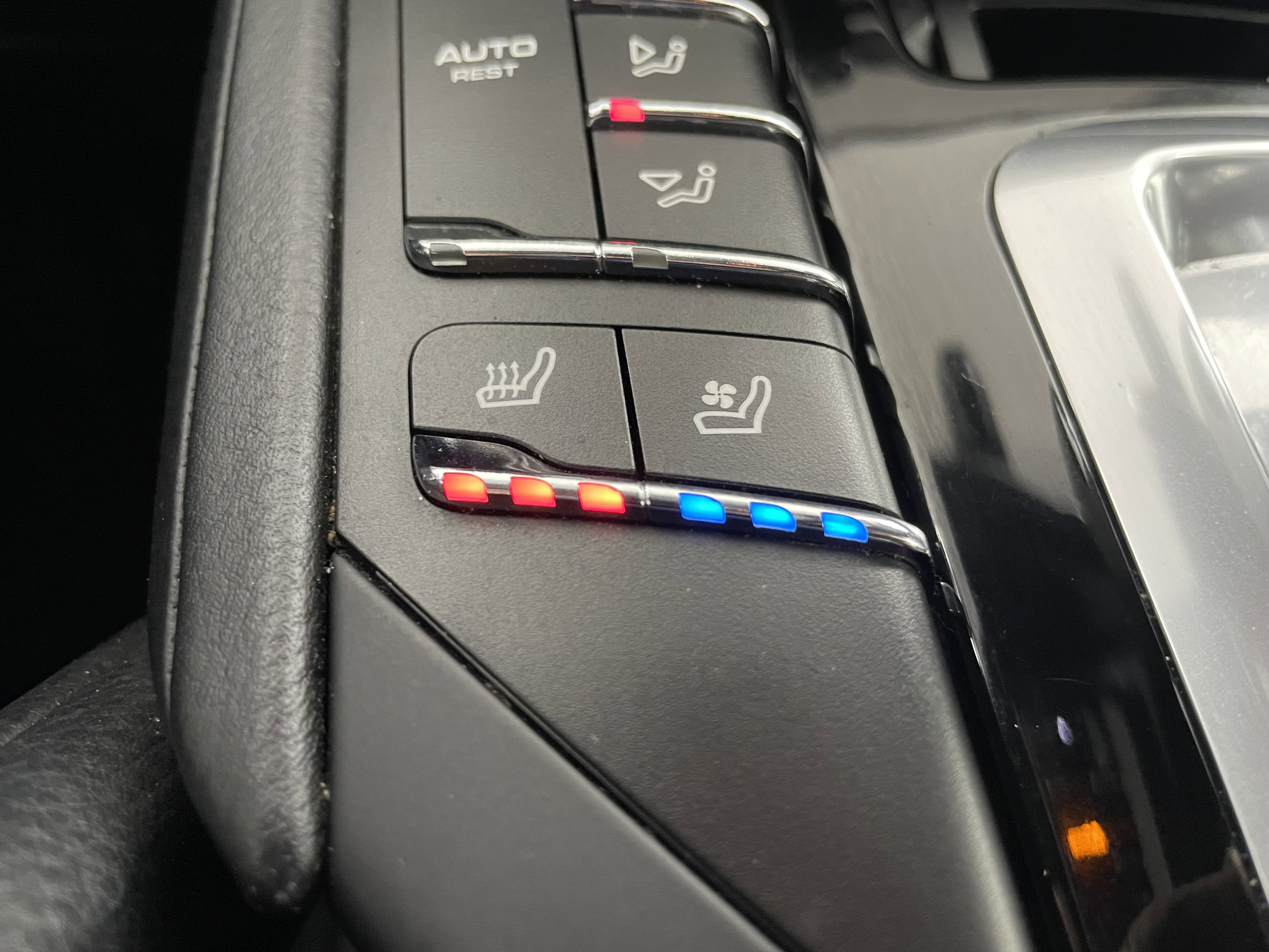 Certified 2018 Porsche Cayenne Platinum Edition image 23