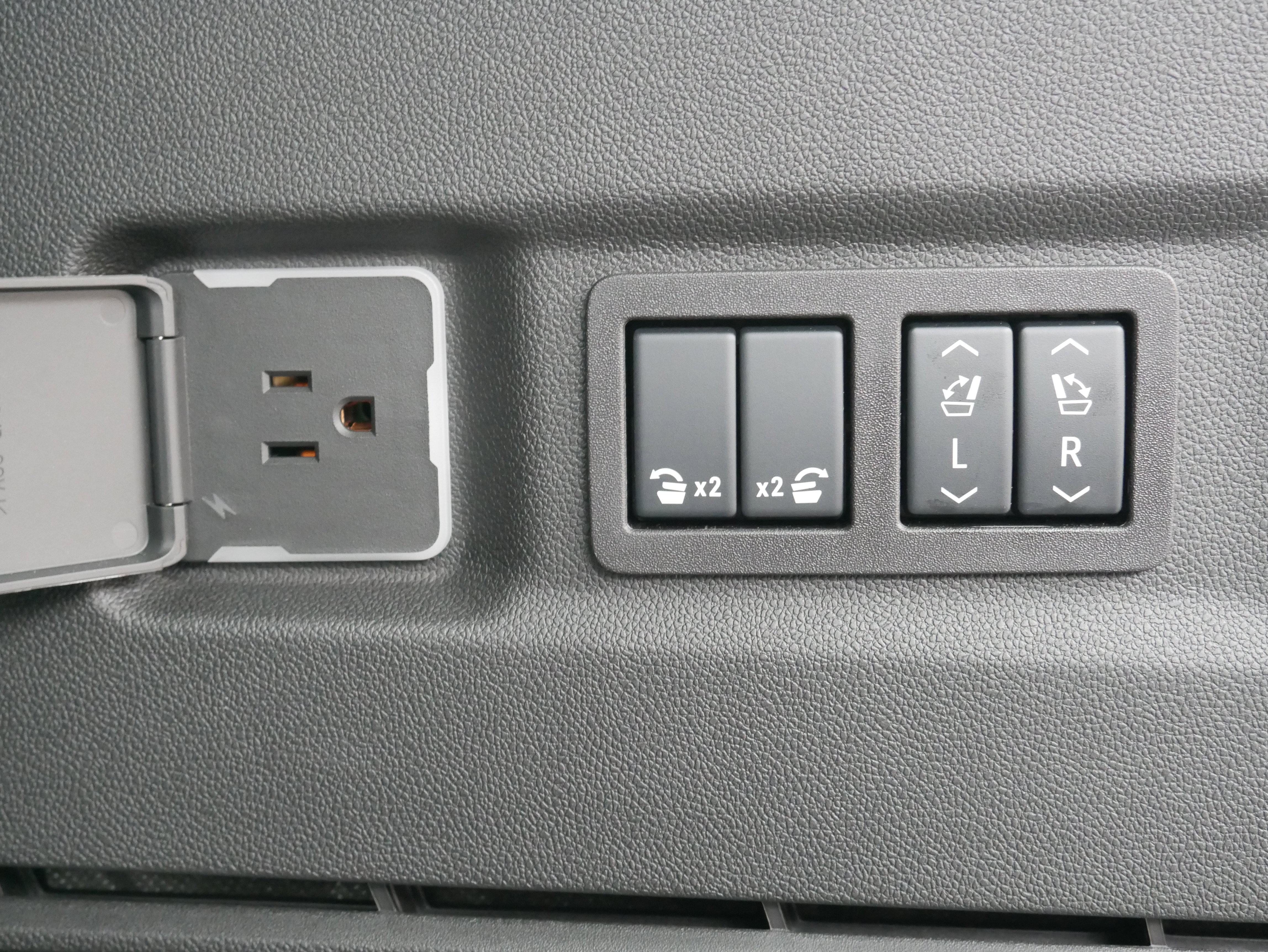 Certified 2023 Chevrolet Suburban RST w/ Luxury Package image 9